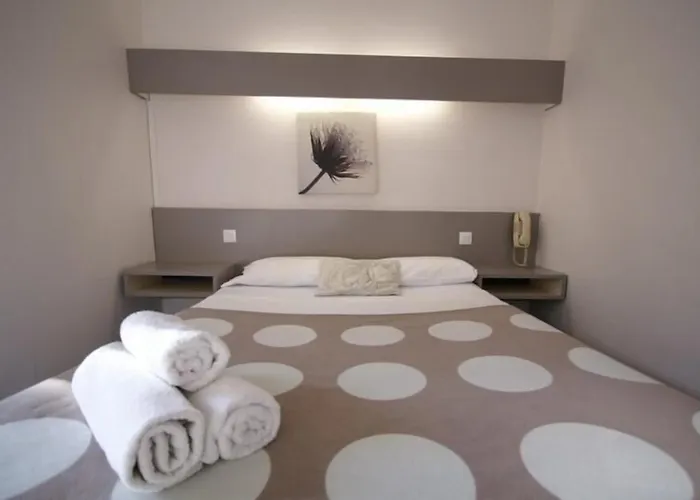 Little 2* Μπρεστ